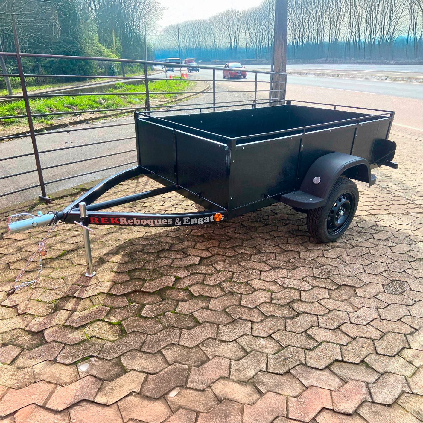 Reboque de Carga Preto